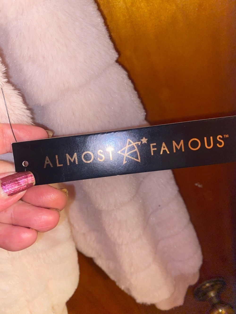 Almost Famous pink faux-fur ssweatshirt with a ribbed crew neckline. NWT SZ L - Picture 4 of 6